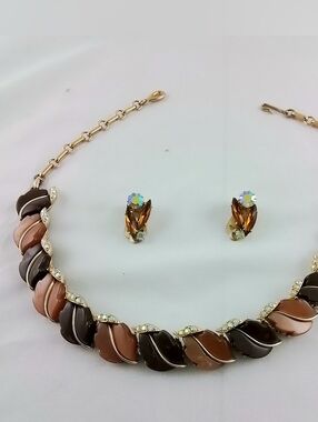 Vintage Signed Lisner Amber And Rhinestone Choker Necklace.